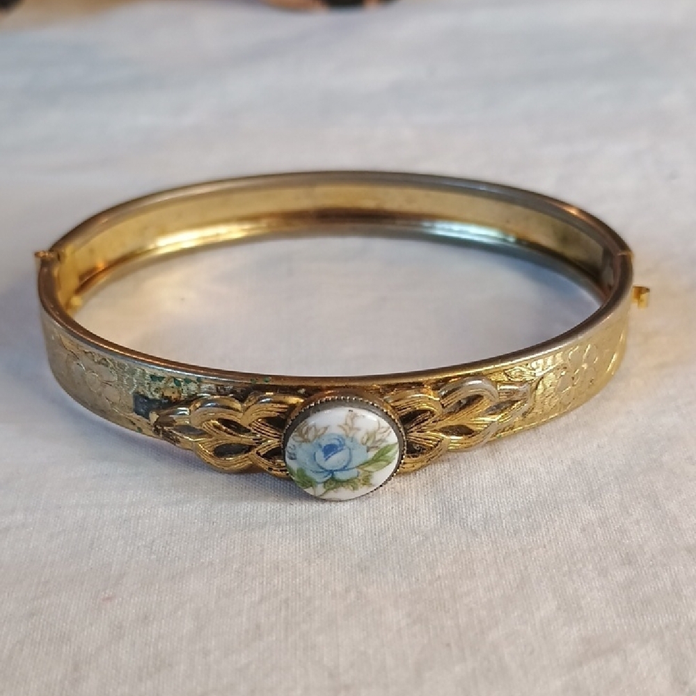 Victorian Style Vintage Gold Clasp With Blue Porcelain Flower